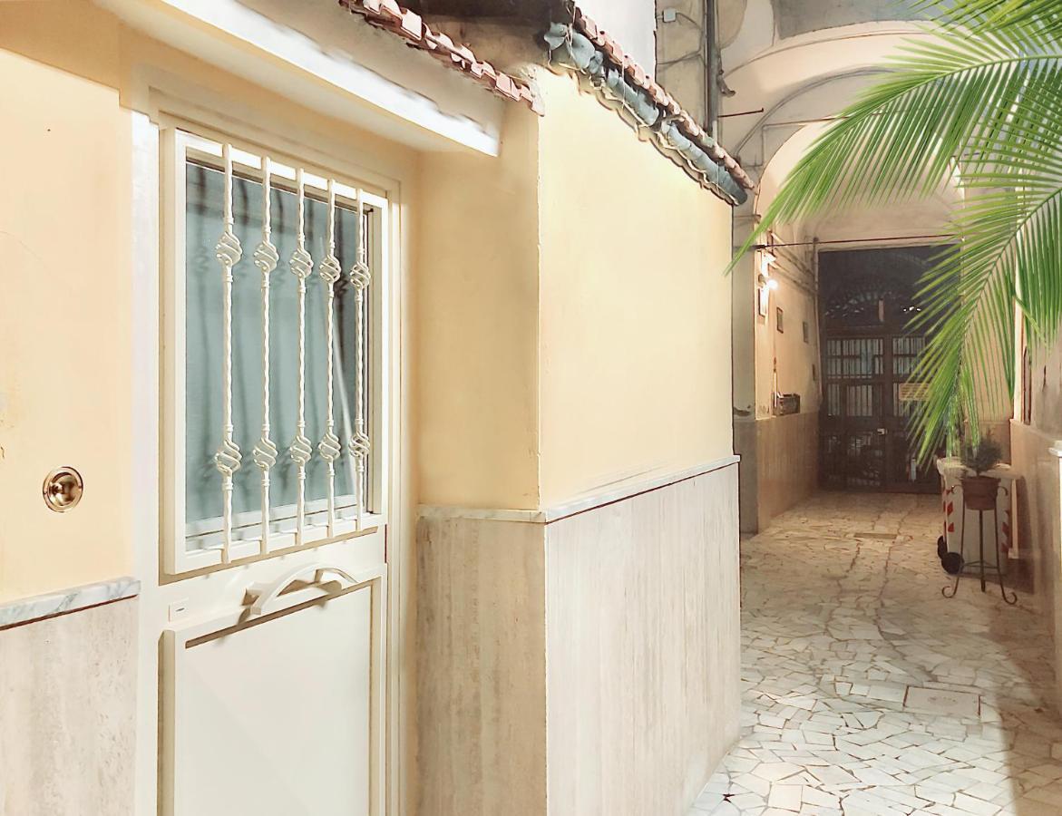 Jungle 13 - Room And Apartments เนเปิลส์ ภายนอก รูปภาพ